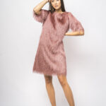 Sjajna roze CHUPA haljina kratkih rukava sa šljaštećim resama.