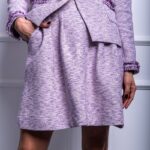 Ljubičasta suknja od pamučnog buklea.