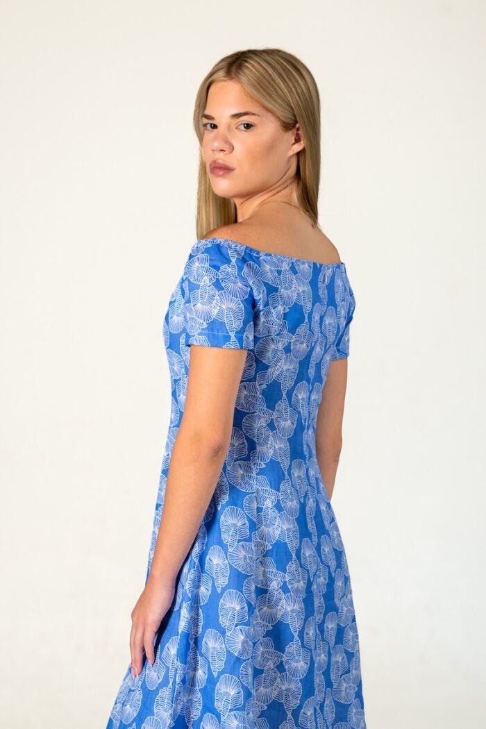 Short dress in blue-white patterned linen with Bardot neckline.