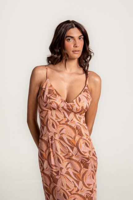 The girl wears a long, patterned, V-neck strapless dress.