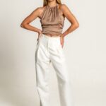Pantalone SONJA širokih nogavica od belog lana i pamuka.