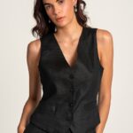 Crni, strukirani TIANA prsluk od lana.