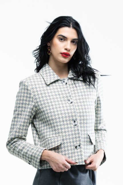 The girl wears a gray and white houndstooth short SIMONE blazer.