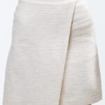 BIBA suknja od pamučnog buklea, ekru boje, slikana spreda.