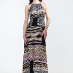 Svilena, dezenirana, HELENA haljina, prikazana spreda.