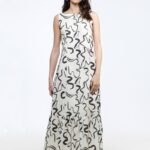 IVORY haljina ekru-crnog dezena, slikana spreda.