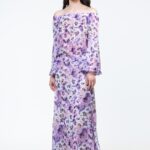 MILA haljina ljubičastog, cvetnog dezena, slikana spreda.