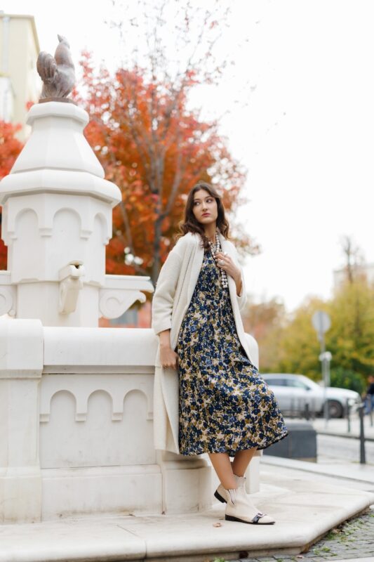 beli-noa-kardigan-i-dezen-monika-haljina-editorijal