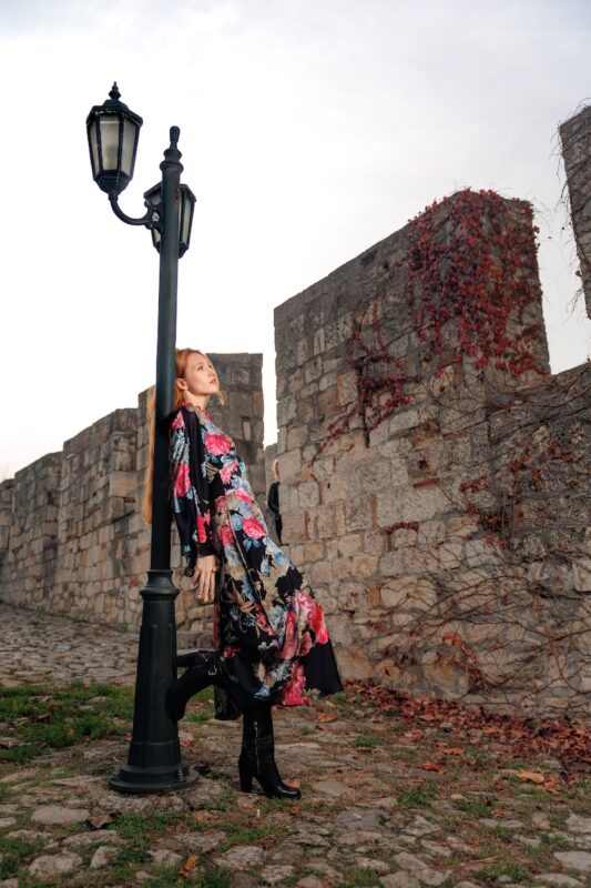 crna-dezen-dina-haljina-editorijal