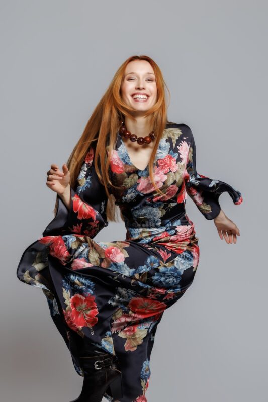 crna-dina-haljina-editorijal